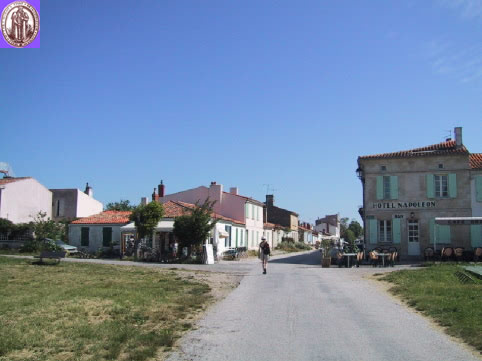 Ile d'Aix: walking to a lunchtime appointment